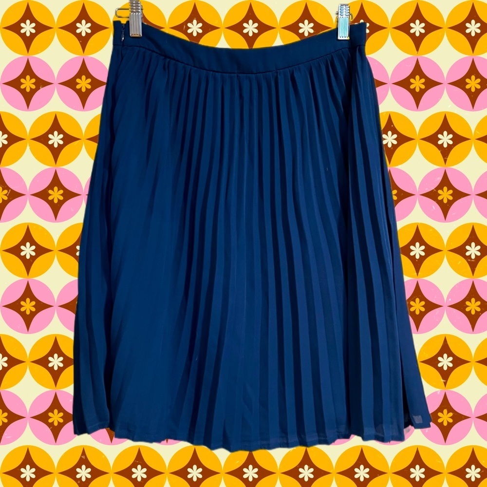 G i b s o n • accordion pleated blue midi skirt
